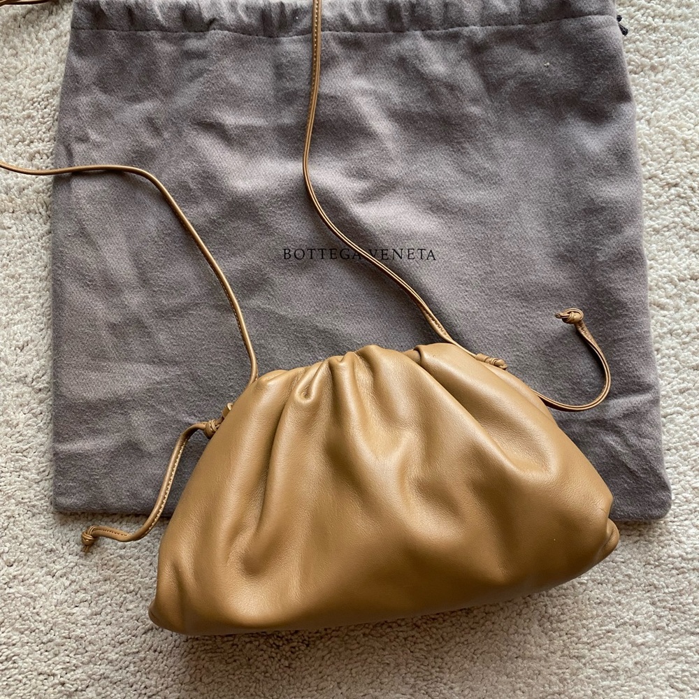 Bottega Veneta mini pouch in Camello.